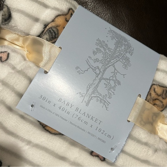 Classic Winnie the Pooh Baby Blanket - Picture 3 of 6